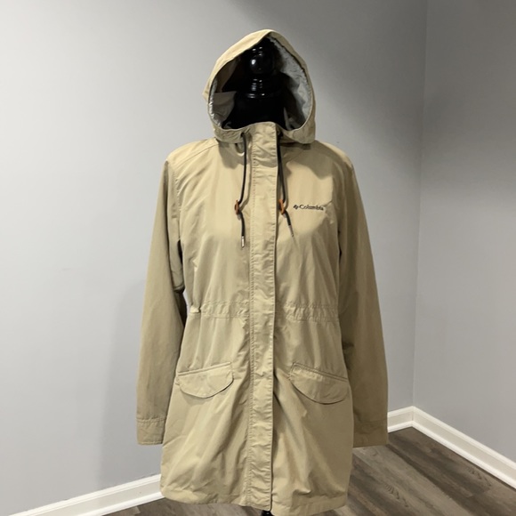 Columbia Jackets & Blazers - Columbia woman’s medium hooded raincoat tan beige mid-hip length